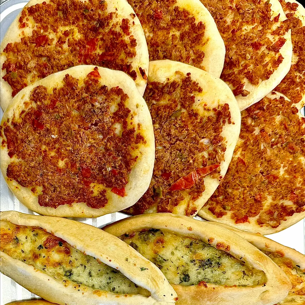lahm bi ajeen لحم بعجين, Bayt Ahalna Restaurant - مطعم بيت أهلنا